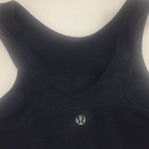 Lululemon tank with removable bra paddings